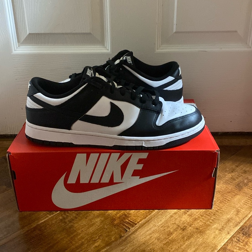 Nike panda dunks low
